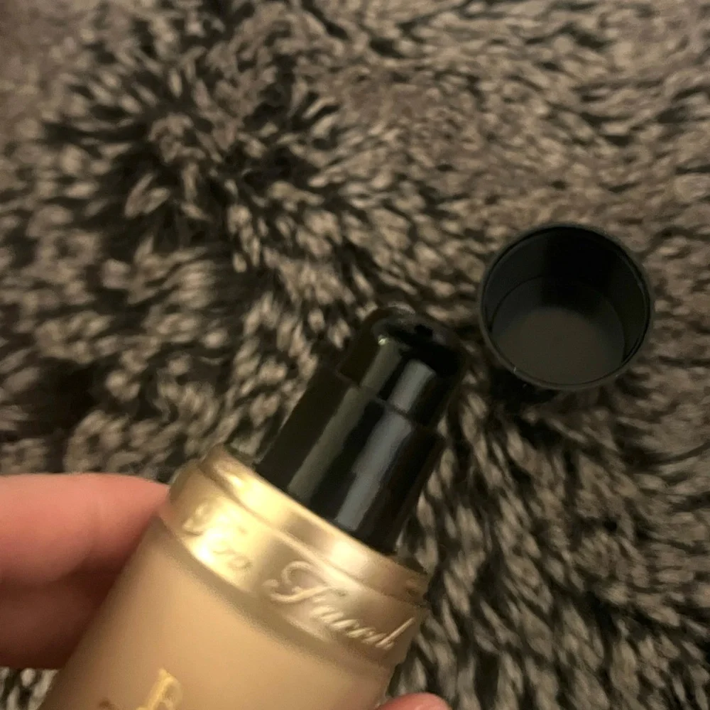 Too Faced Born This Way Undetectable Foundation Seashell